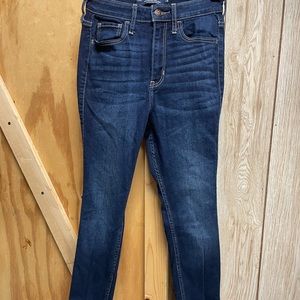 Hollister Jeans Size 25/28 EUC